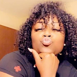 Meet your Posher, Briana